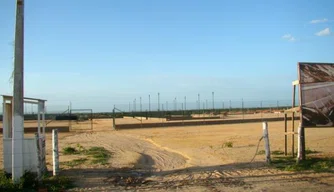 Com obras paradas, situação da Vila Olímpica de Parnaíba difere do projeto