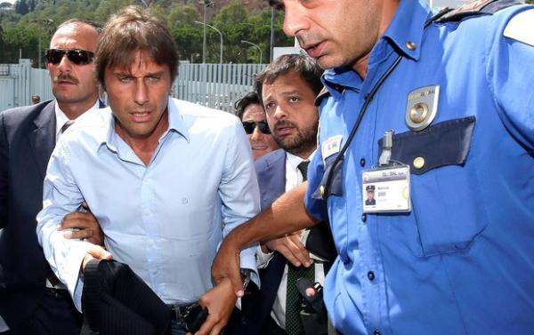 Conte teve sua apelação negada e ficará dez meses sem poder comandar o Juventus(Imagem: Reuters)