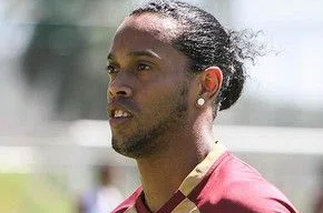 Contrato de Ronaldinho com o Galo acaba em dezembro
