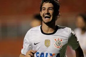 Corinthians tenta igualar recorde e assumir lideranç