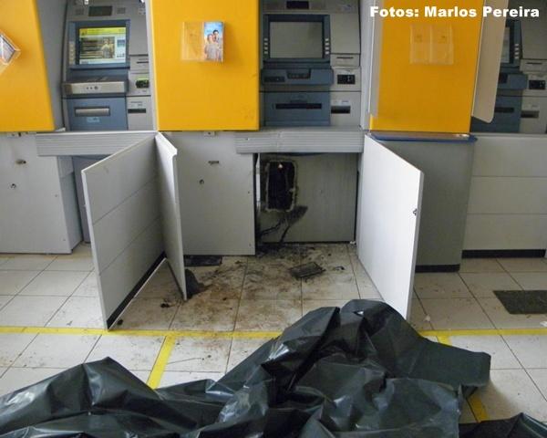 Criminosos arrombam caixas eletr&ocirc;nicos(Imagem:Reprodu&ccedil;&atilde;o)