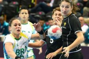 Daniela Piedade marcou dois gols na vitória da seleção sobre Montenegro