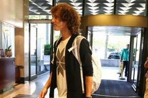 David Luiz chega à Basileia em meio à intensa especulação de transferência