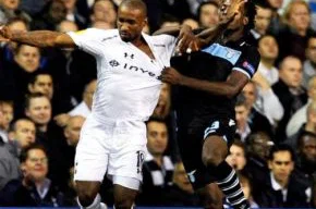 Defoe sofreu com a torcida adversária no duelo contra o Lazio