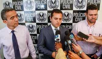 Delegados da Polícia Civil durante coletiva de imprensa nesta quarta-feira (24)