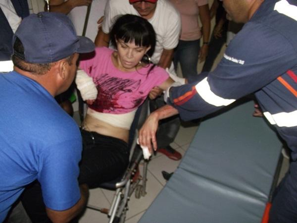 Dereon da Silva Costa sendo atendimento pelos paramédicos do SAMU.(Imagem:Reprodução)