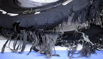 Detalhe de como ficou o pneu de Felipe Massa no GP da Inglaterra
