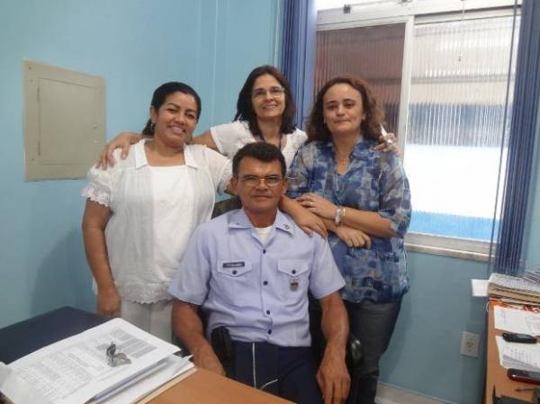Deusélia Nogueira, Anahy Treptow e Marlete Araújo, com o apoio do supervisor militar Tenente Coronel Joan, comandam a escola Rego Barros(Imagem:Reprodução)