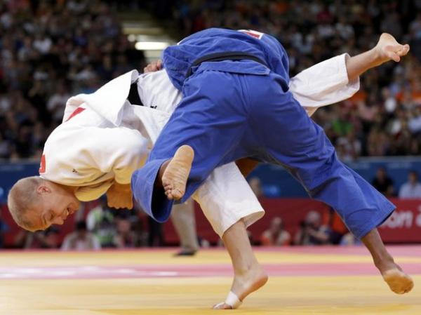 Diante do segundo colocado no ranking mundial, Correa enfrentou muitas dificuldades.(Imagem:Reprodução)
