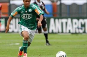 Diego Souza participou de parte do jogo contra o Atlético-GO, pelo Brasileirão