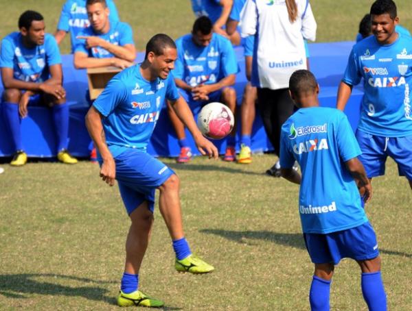 Diogo Acosta diz que falta tranquilidade na frente das traves (Imagem:Reprodu&ccedil;&atilde;o)