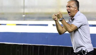 Dorival Júnior já considera o desfalque de Dakson contra o Flamengo .