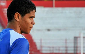 Douglas Santos foi convocado para a Sub-20