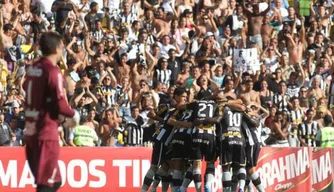 Time carioca fez 3 a 0 e se garantiu em quarto lugar; vaga na Libertadores agora depende do Lanus