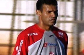 Éderson deve fazer sua primeira partida pelo Vila