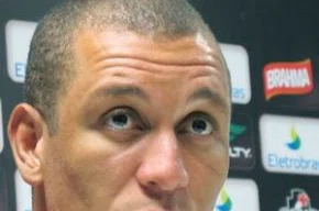 Eduardo Costa diz ter propostas do Brasil e do exterior