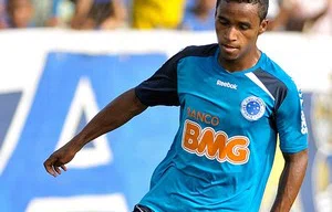 Elber espera se firmar como titular na próxima temporada