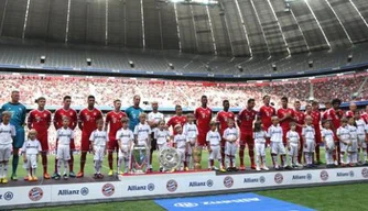 Elenco foi apresentado para 40 mil torcedores na Allianz Arena