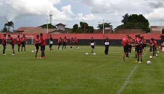 Elenco trabalha no CCT do Urias Magalhães na reapresentação