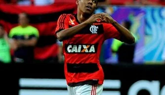 Elias comemora gol sobre o Atlético-MG