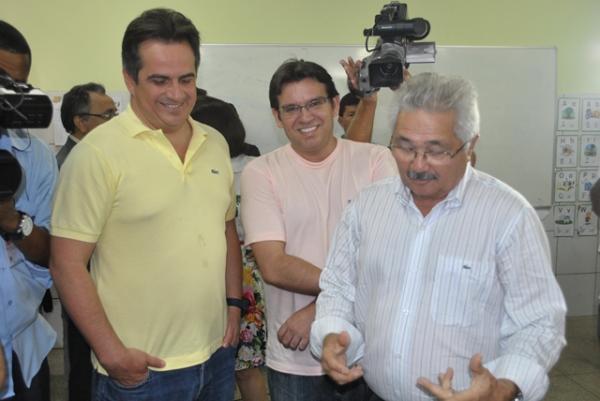 Elmano F&eacute;rrer na companhia de Marllos Sampaio e Ciro Nogueira(Imagem:Reprodu&ccedil;&atilde;o)