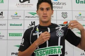 Elsinho é apresentado no Figueirense