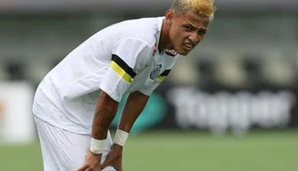 Em recuperação de lesão, atacante também negocia com Cruzeiro
