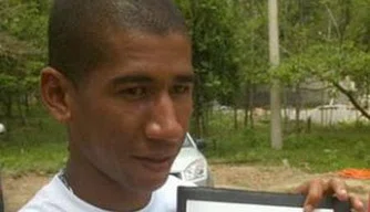 Ernane Santos faz caricatura de Adriano