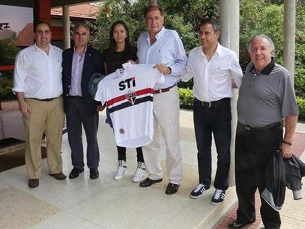 Espanhóis observaram instalações de Cotia, onde treinam as categorias de base da equipe tricolor.(Imagem:reprodução)