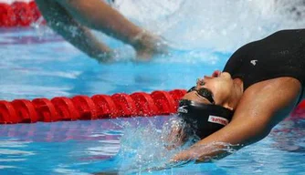 Etiene Medeiros conseguiu um resultado histórico para a natação feminina