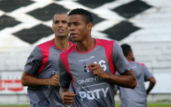 Everton Sena teve uma das recupera&ccedil;&otilde;es mais r&aacute;pidas do elenco (Imagem:Reprodu&ccedil;&atilde;o)