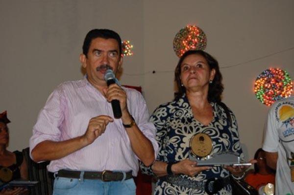 Ex-prefeito Lincoln Matos e sua Maria do Carmo Mota Matos(Imagem:Reprodução)
