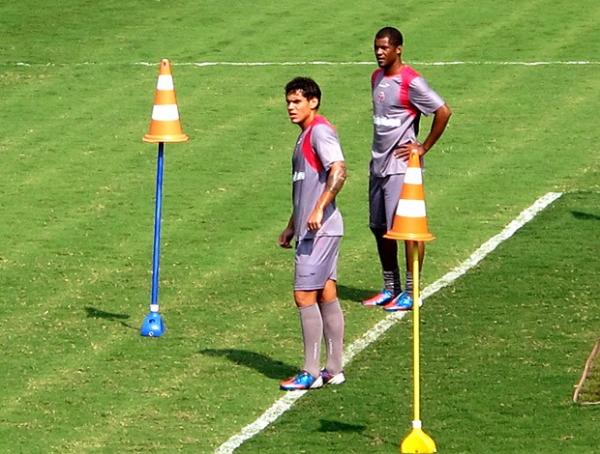 Fabrício ao lado de Renato Silva treinam nesta segunda-feira em São Januário(Imagem:Reprodução)