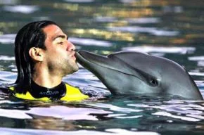 Falcao dando um beijinho