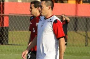 felipe, atacante do atlético-go