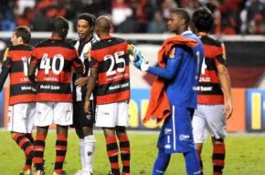 Felipe comemora vitória sobre o Galo de Ronaldinho Gaúcho