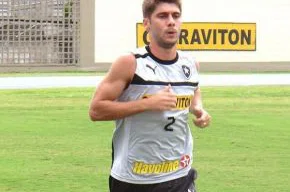 Fellype Gabriel corre no treino do Botafogo
