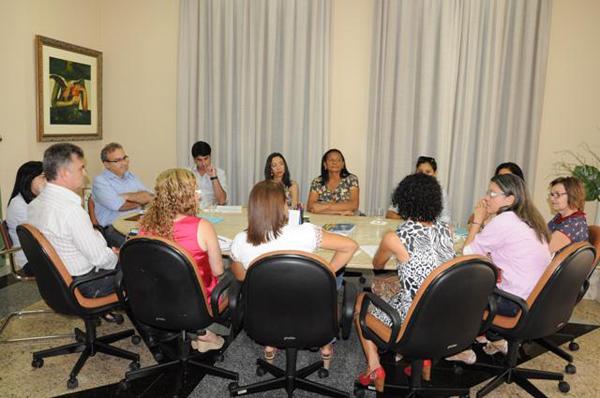 Firmino com  representantes da Fundação Nossa Senhora da Paz.(Imagem:Renato Bezerra)