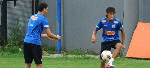 Ganso e Neymar, durante treino do Santos, no CT(Imagem:Marcos Ribolli/globoesporte.com)