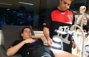 Ganso faz tratamento no Reffis