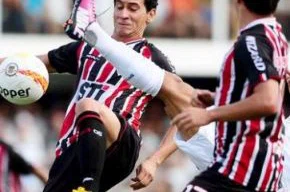 Ganso foi muito vaiado na Vila Belmiro e alvo de moedas atiradas pela torcida