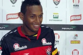 Gilson conquistou Carpegiani e virou titular do Vitória