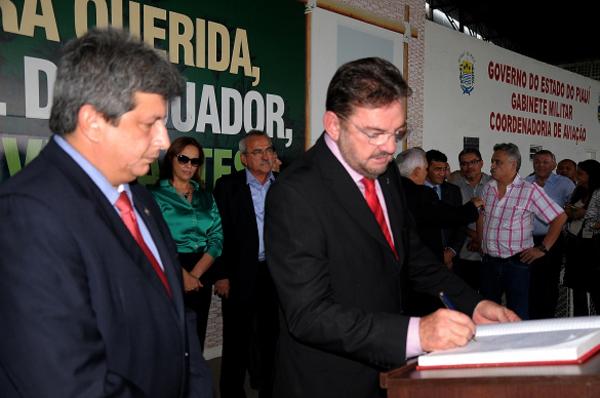 Governador reassume cargo(Imagem:Francisco Gilásio)