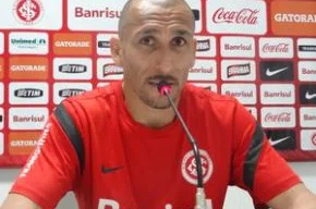 Guiñazu deve ser titular contra o Bahia