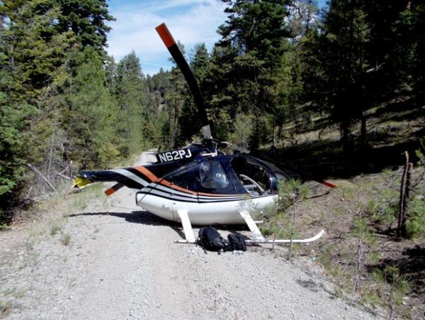 Helicóptero após pouso de emergência nesta segunda-feira (12) no Oregon(Imagem:Reprodução)