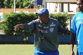 Hemerson Maria promete mudanças na equipe