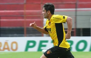 Henrique corre para recuperar espaço no Sport