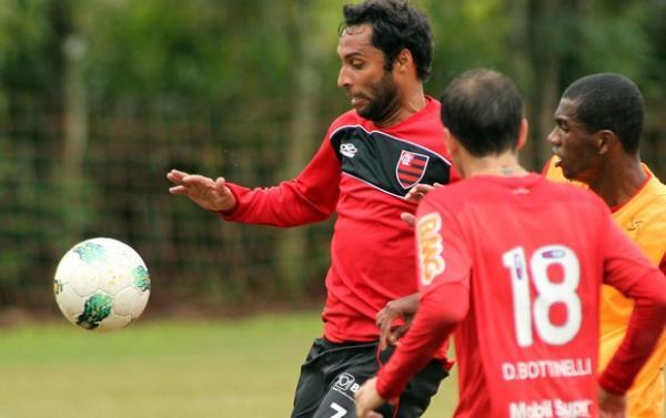 Ibson em treino do Flamengo no Ninho do Urubu(Imagem: Maurício Val/VIPCOMM)