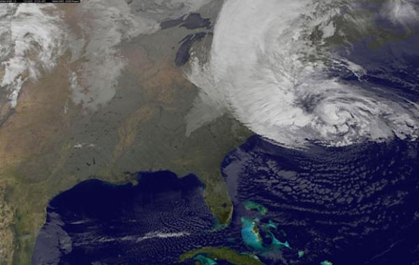 Imagem de sat&eacute;lite mostra Sandy sobre a Costa Leste dos EUA nesta ter&ccedil;a-feira (30)(Imagem:Reprodu&ccedil;&atilde;o)