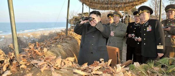 Imagem divulgada hoje mostra o l&iacute;der norte-coreano inspecionando, ontem, &aacute;reas de pouso e decolagem em regi&atilde;o desconhecida(Imagem:Reprodu&ccedil;&atilde;o)